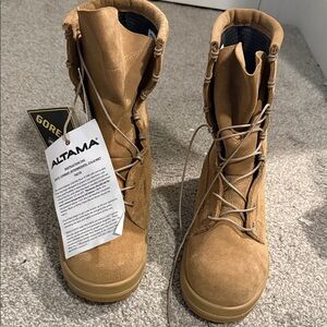 Altama/Gortex Tan Tactical Winter Boots w/ instertable bootie liners size 10